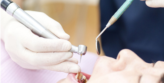 自然な歯を大切に残す